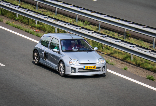 Renault Clio V6