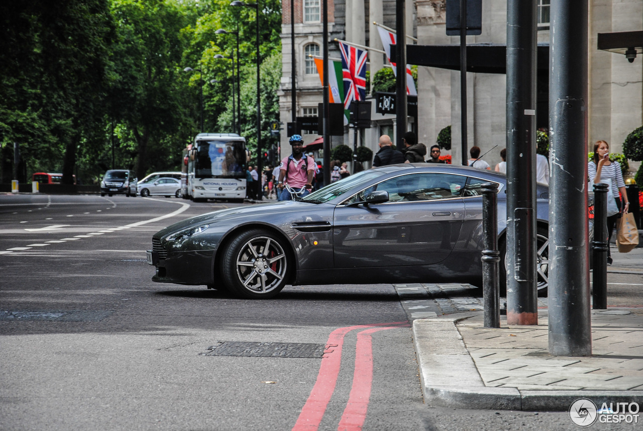 Aston Martin V8 Vantage