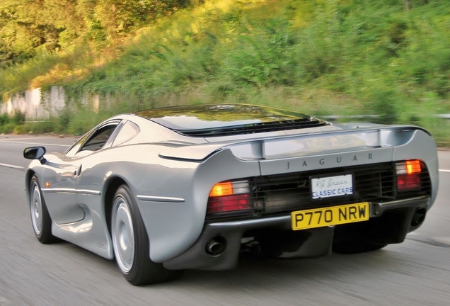 Jaguar XJ220