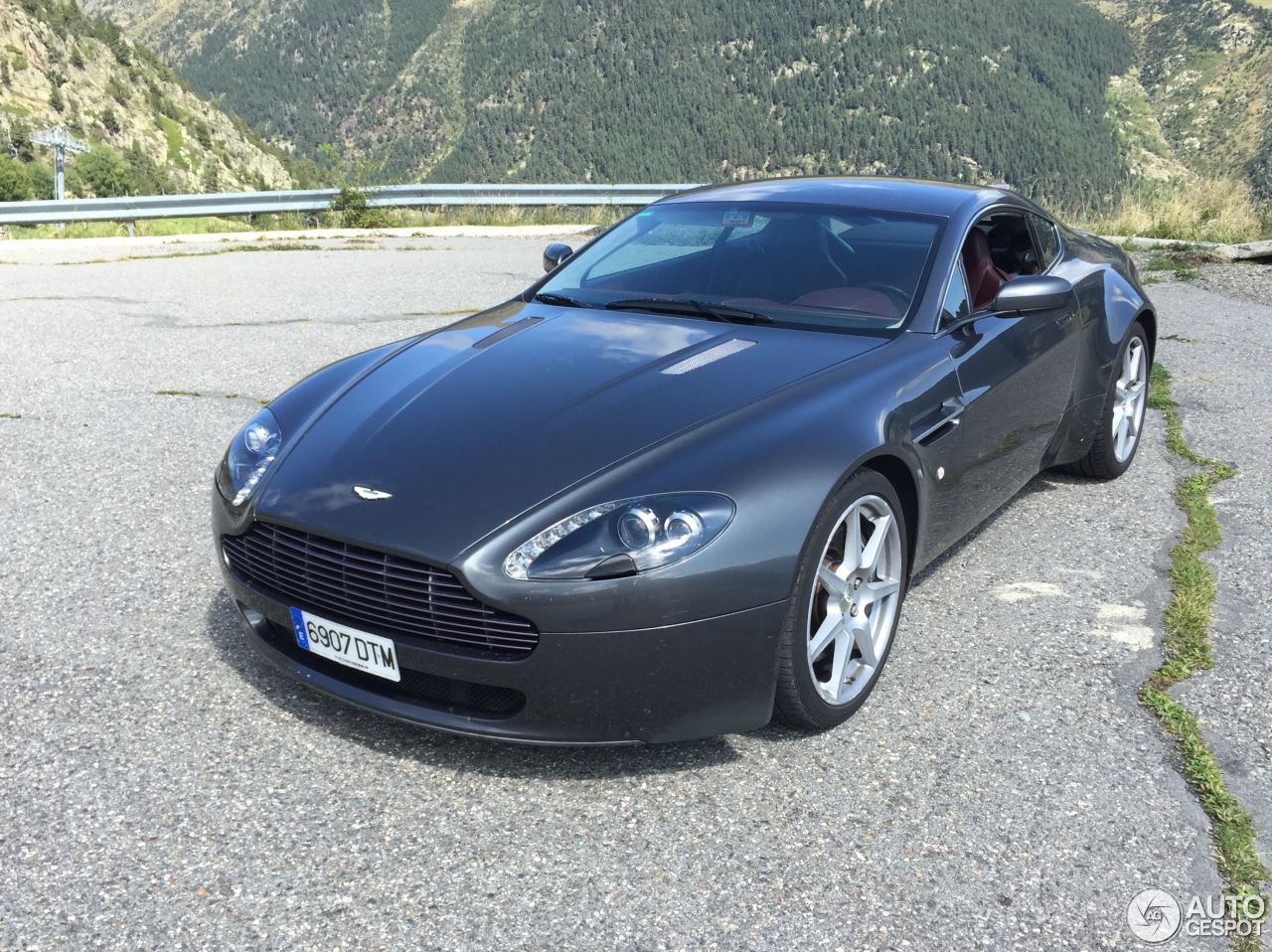 Aston Martin V8 Vantage