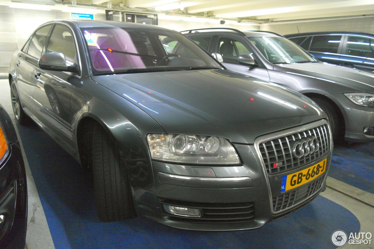 Audi S8 D3