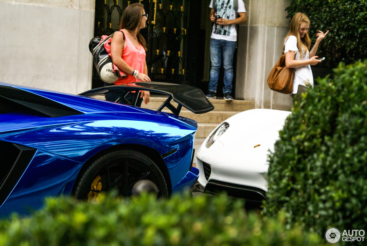 Porsche 918 Spyder Weissach Package