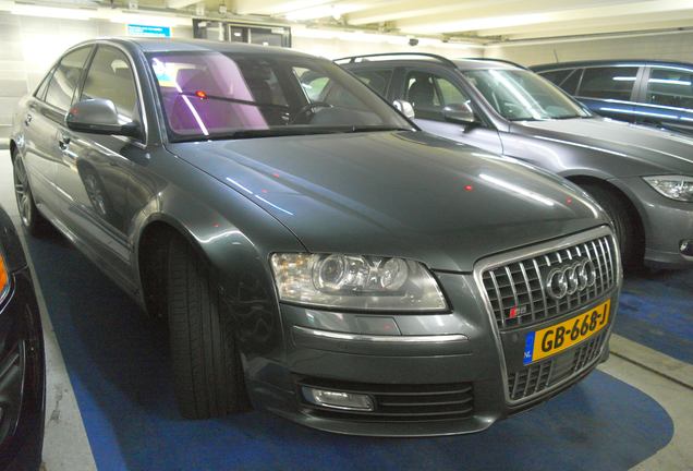 Audi S8 D3