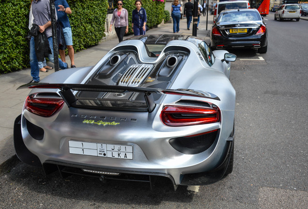 Porsche 918 Spyder Weissach Package