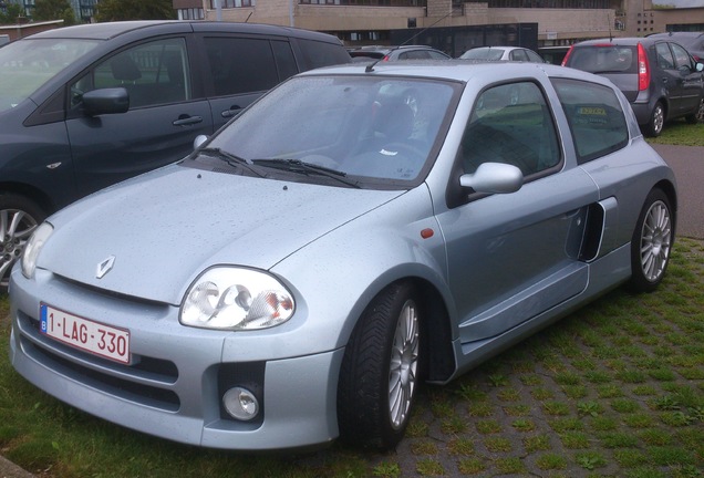 Renault Clio V6