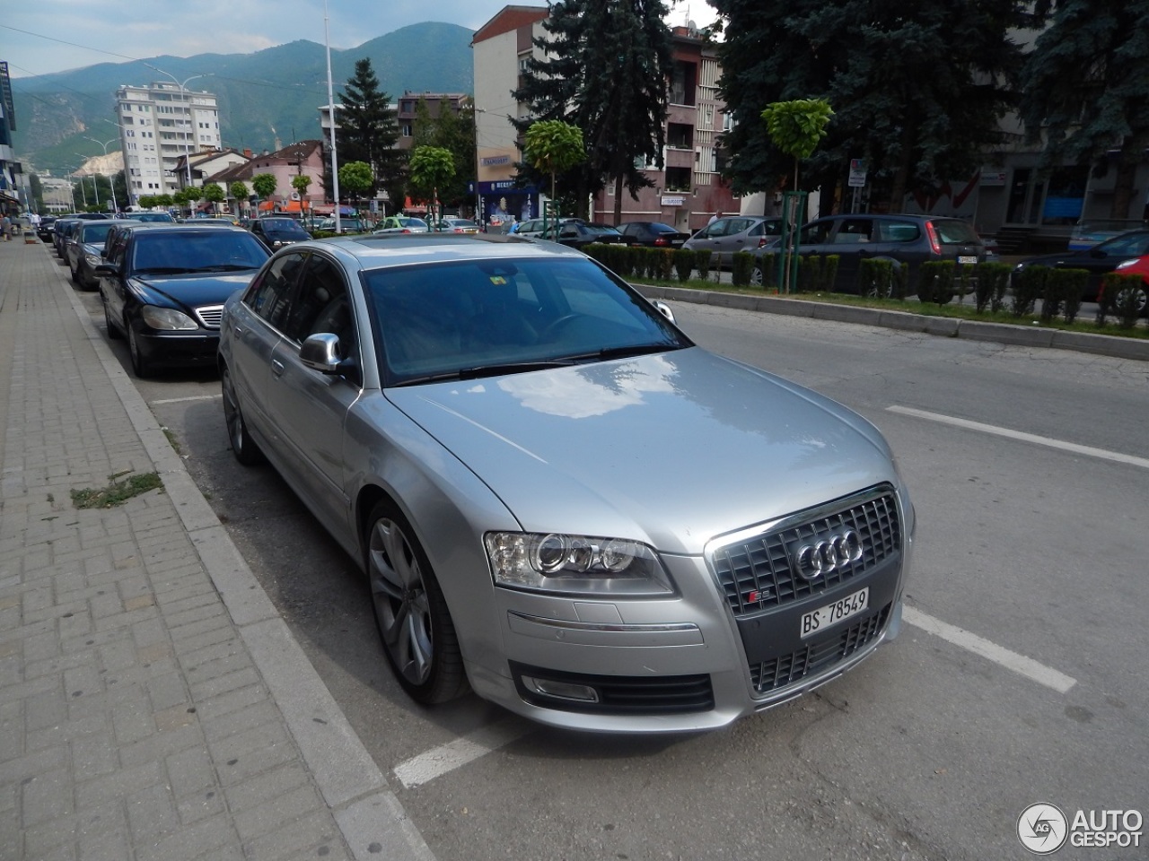 Audi S8 D3