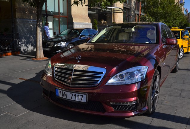 Mercedes-Benz S 65 AMG V221 2010