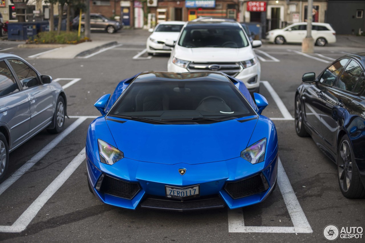 Lamborghini Aventador LP700-4 Roadster