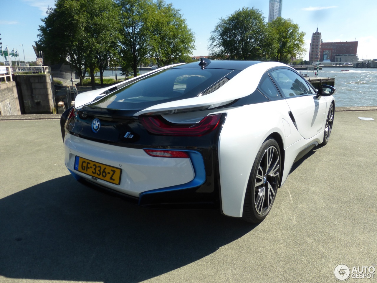 BMW i8