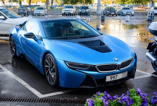 BMW i8