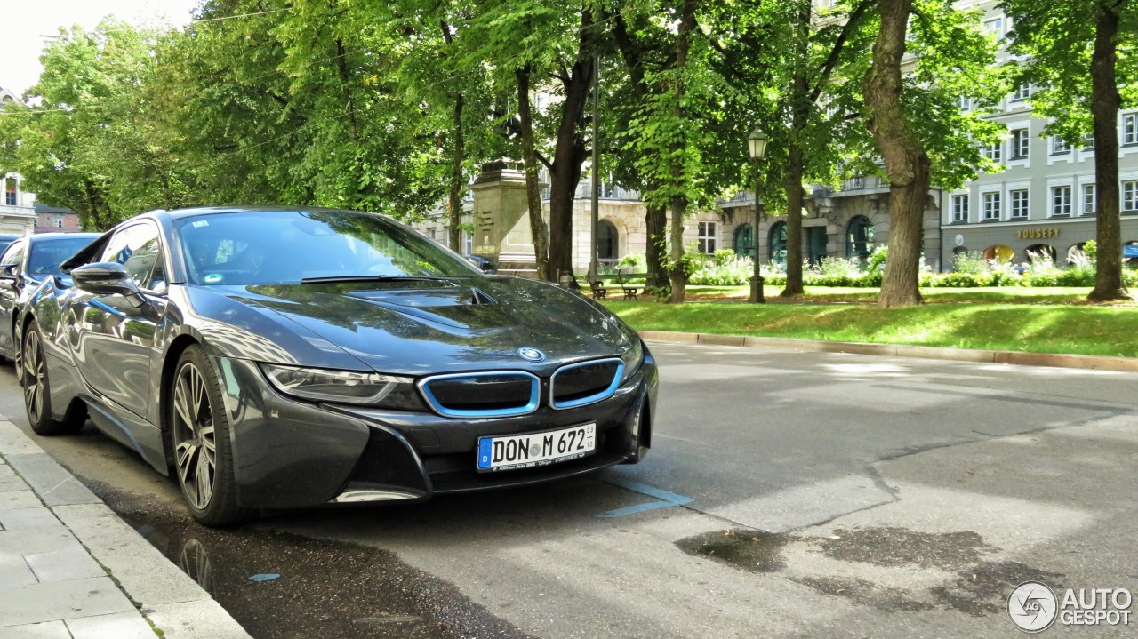 BMW i8