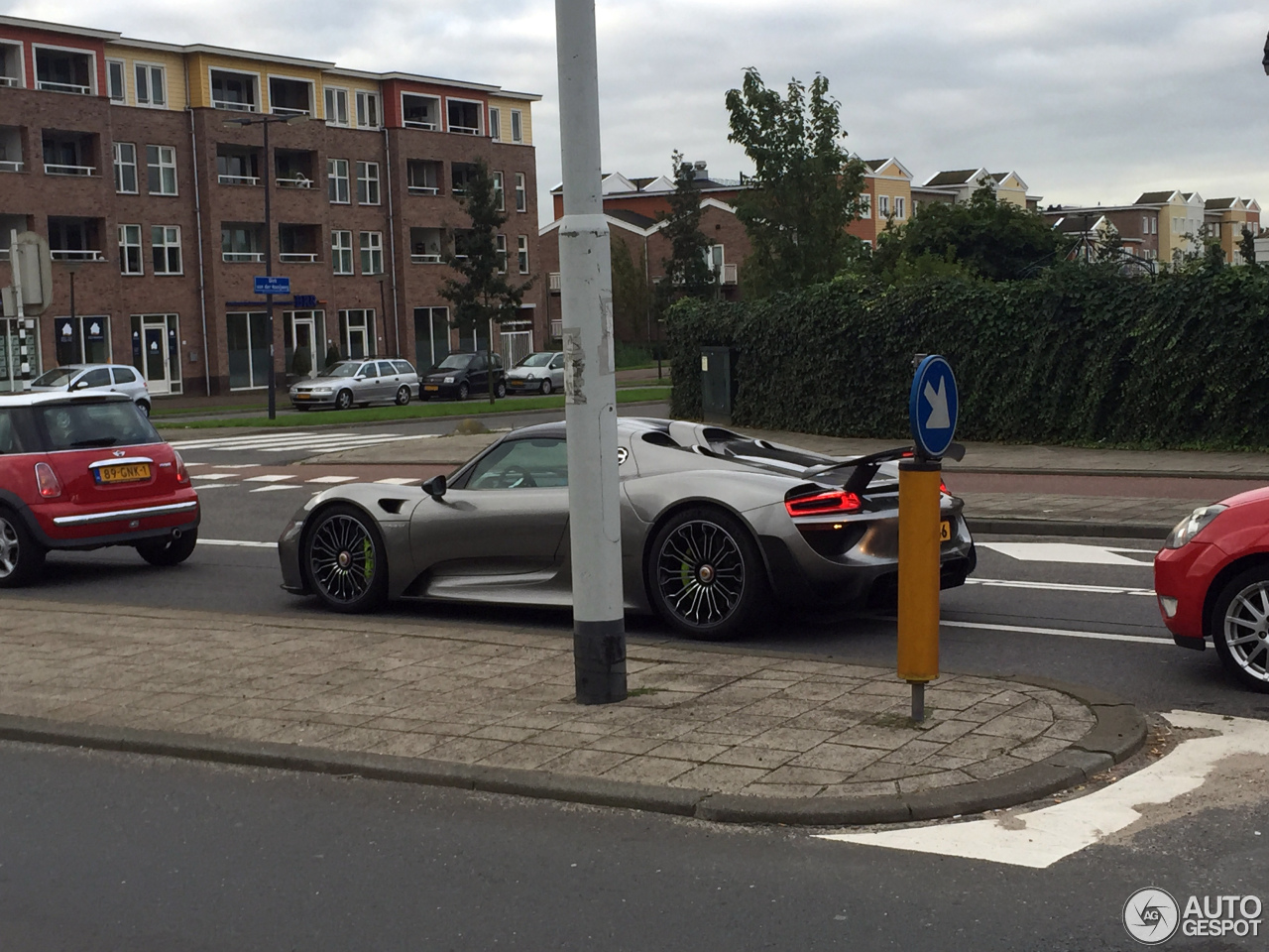 Porsche 918 Spyder Weissach Package