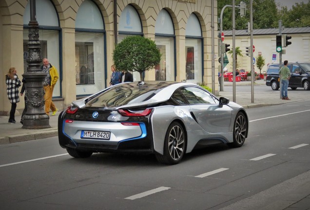 BMW i8