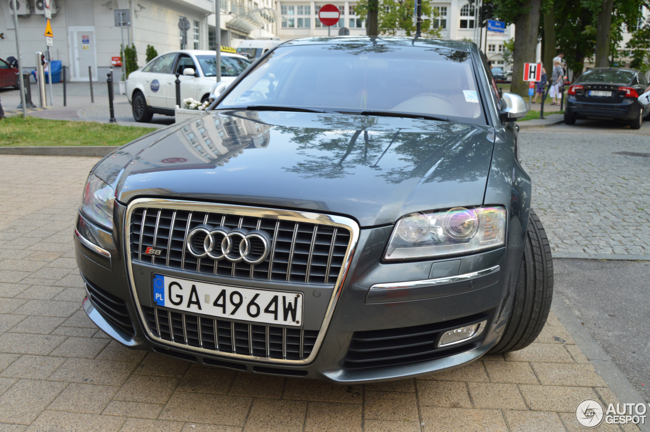 Audi S8 D3