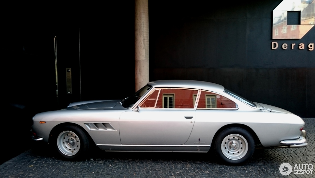 Ferrari 330 GT 2+2 Series II