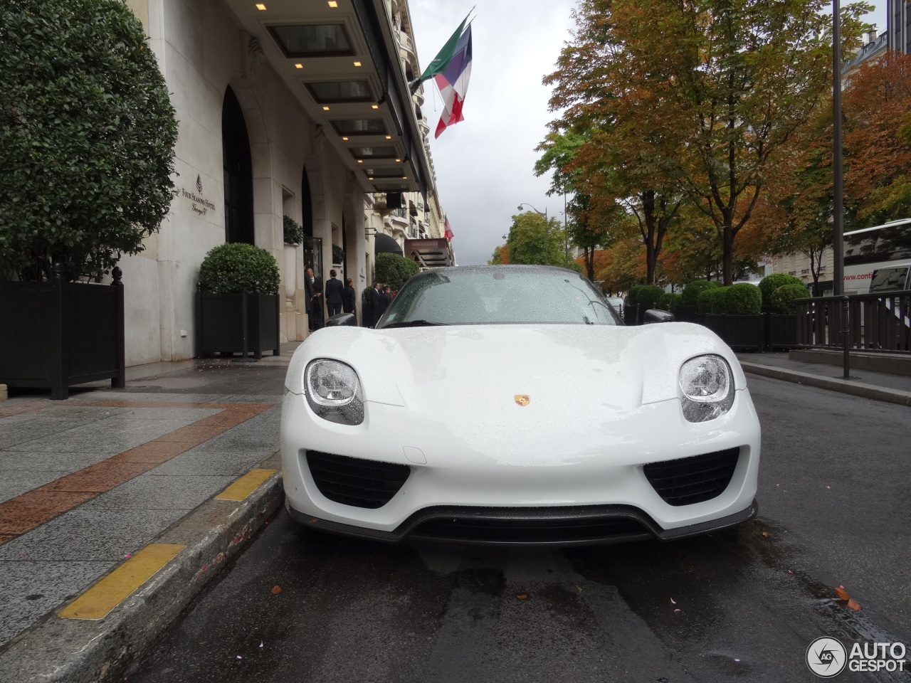 Porsche 918 Spyder Weissach Package