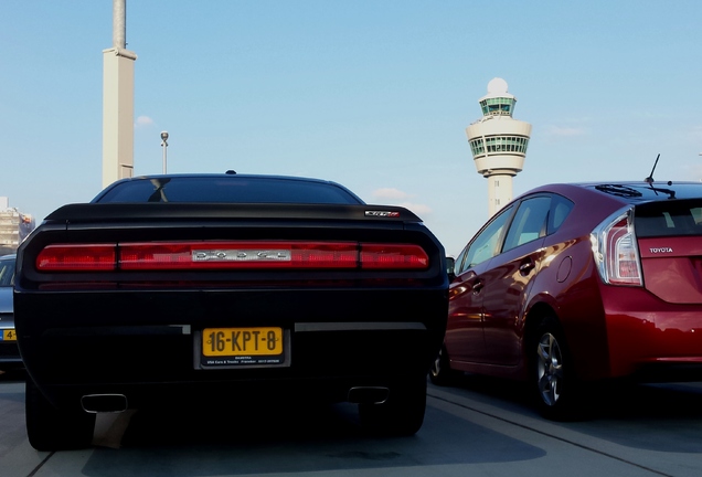 Dodge Challenger SRT-8