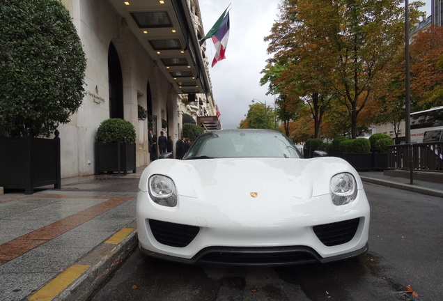 Porsche 918 Spyder Weissach Package