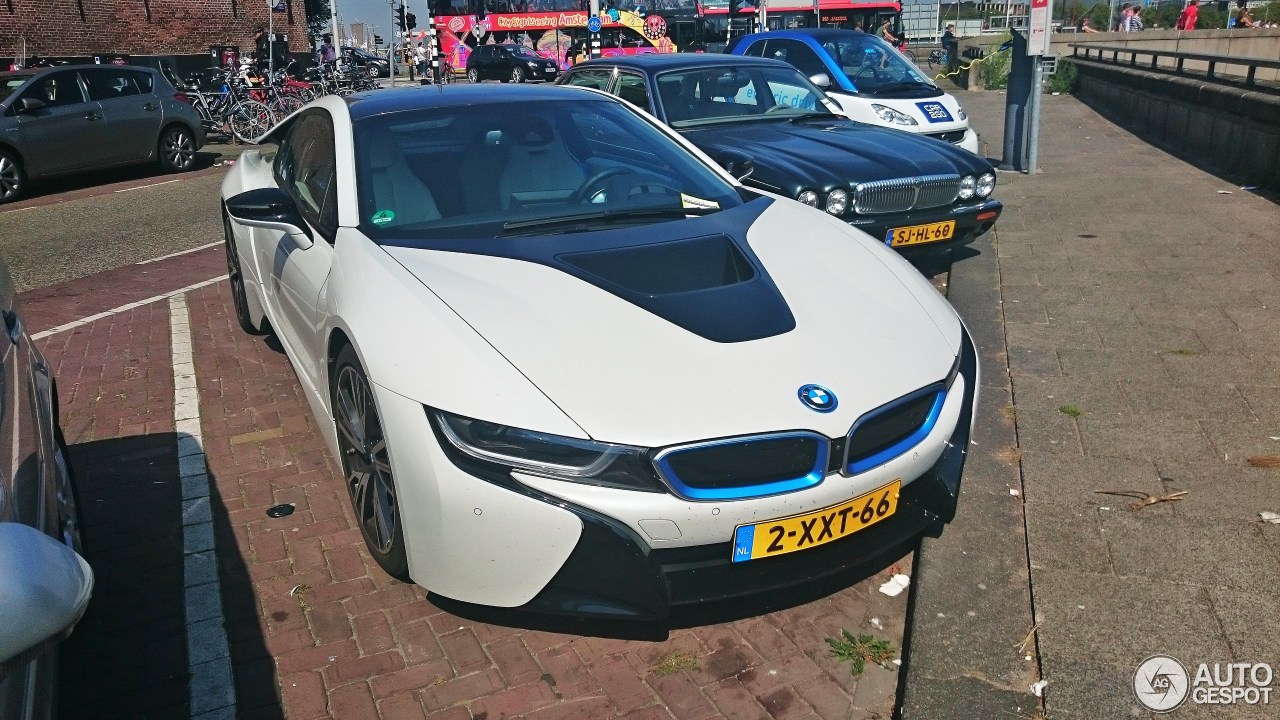 BMW i8