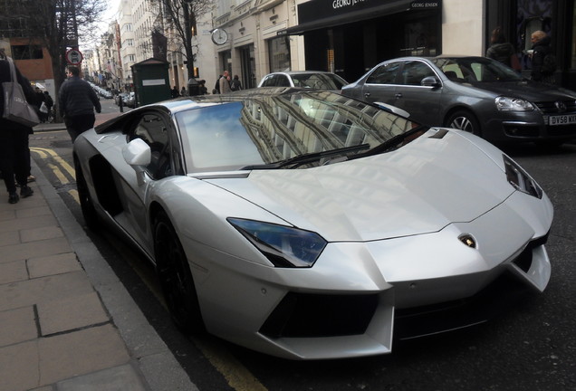 Lamborghini Aventador LP700-4