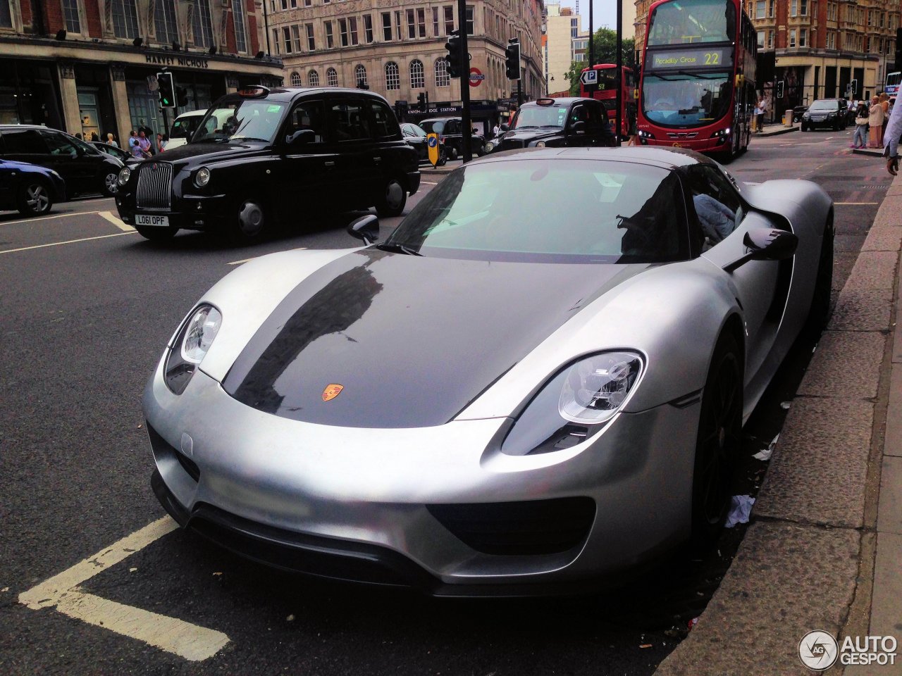 Porsche 918 Spyder Weissach Package