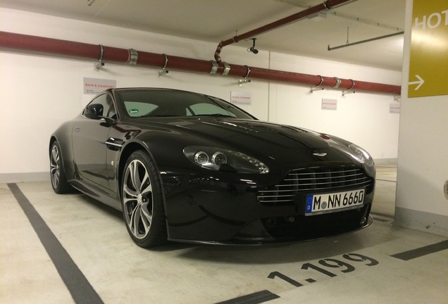 Aston Martin V12 Vantage