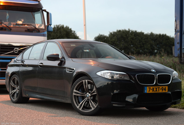 BMW M5 F10 2011