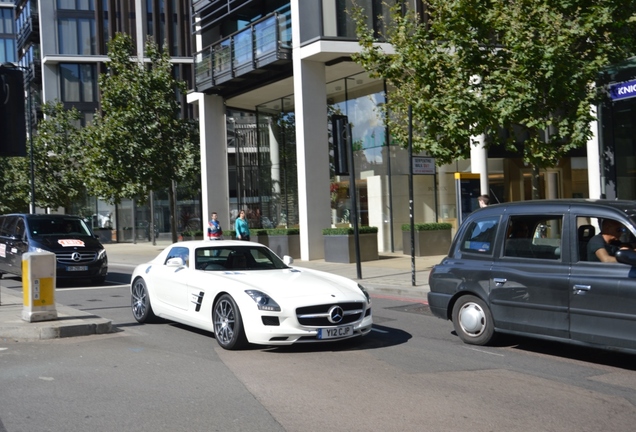 Mercedes-Benz SLS AMG