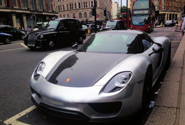 Porsche 918 Spyder Weissach Package