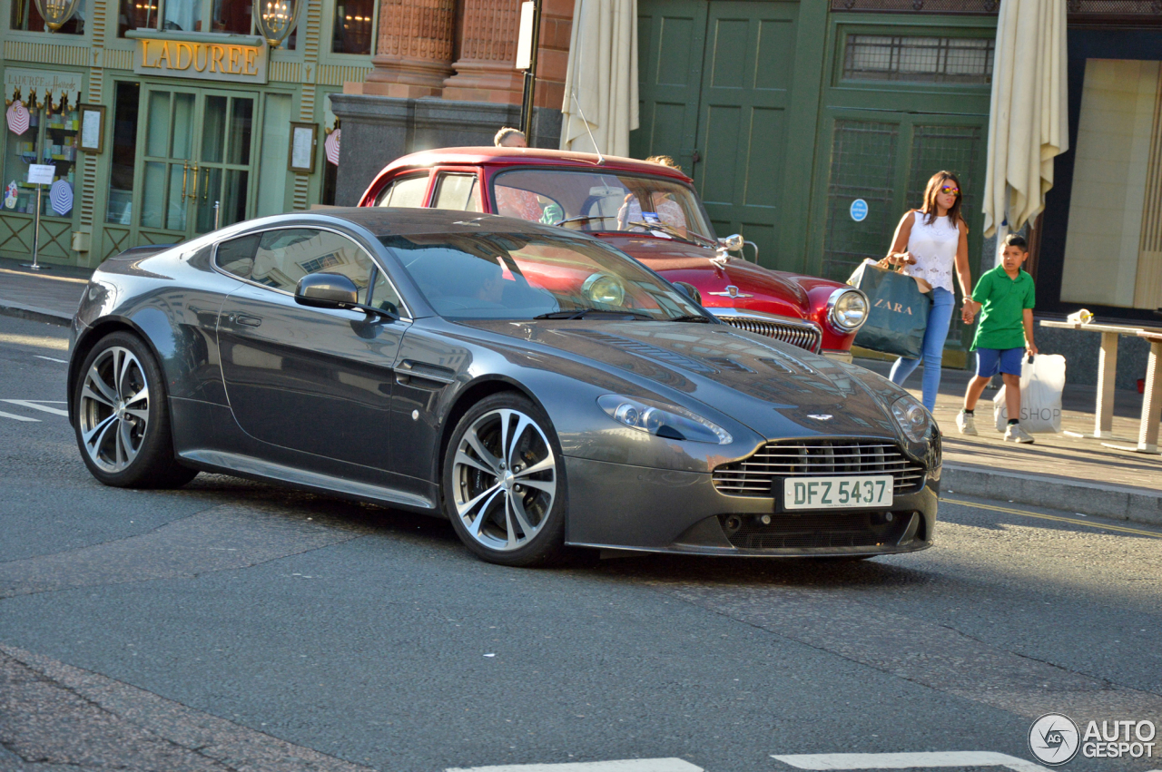 Aston Martin V12 Vantage