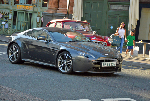 Aston Martin V12 Vantage