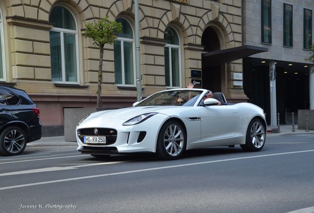 Jaguar F-TYPE S Convertible