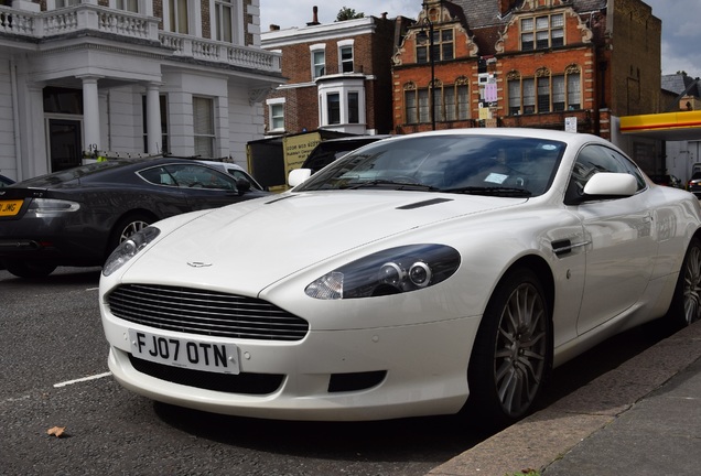 Aston Martin DB9