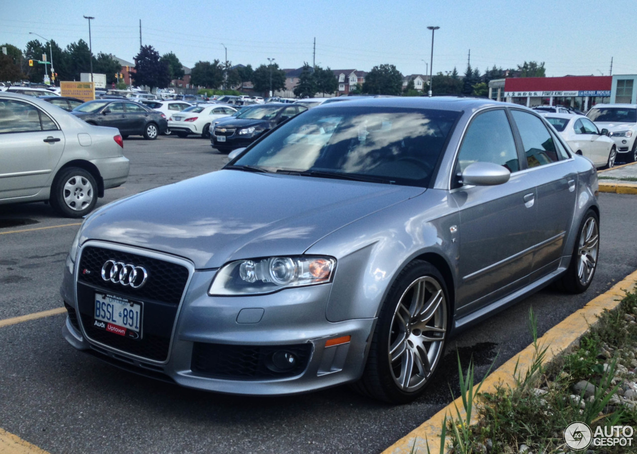 Audi RS4 Sedan