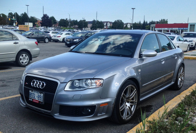 Audi RS4 Sedan