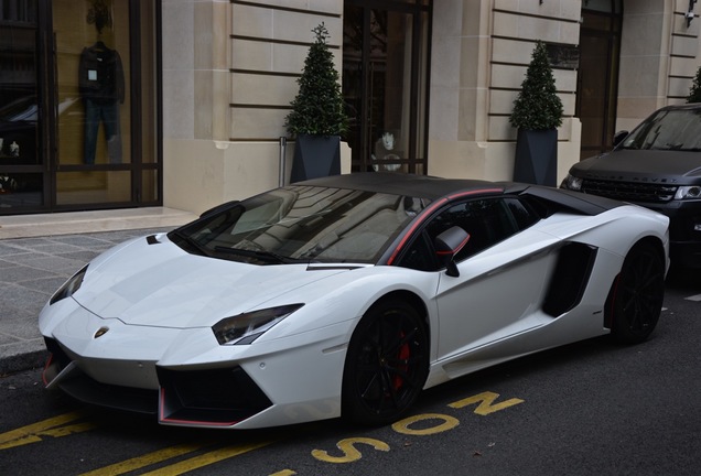 Lamborghini Aventador LP700-4 Roadster Pirelli Edition