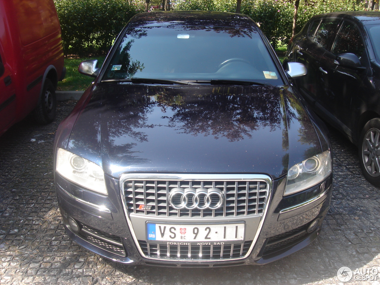 Audi S8 D3