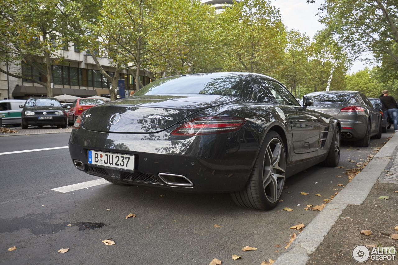 Mercedes-Benz SLS AMG