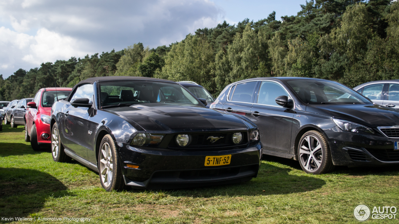 Ford Mustang GT Convertible 2011