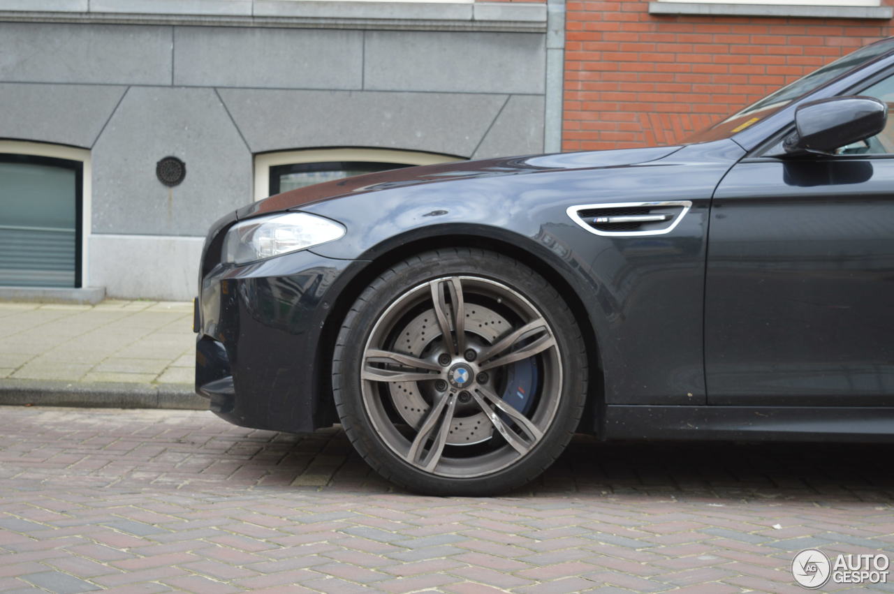 BMW M5 F10 2011