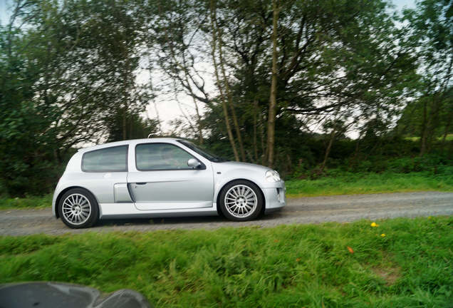 Renault Clio V6