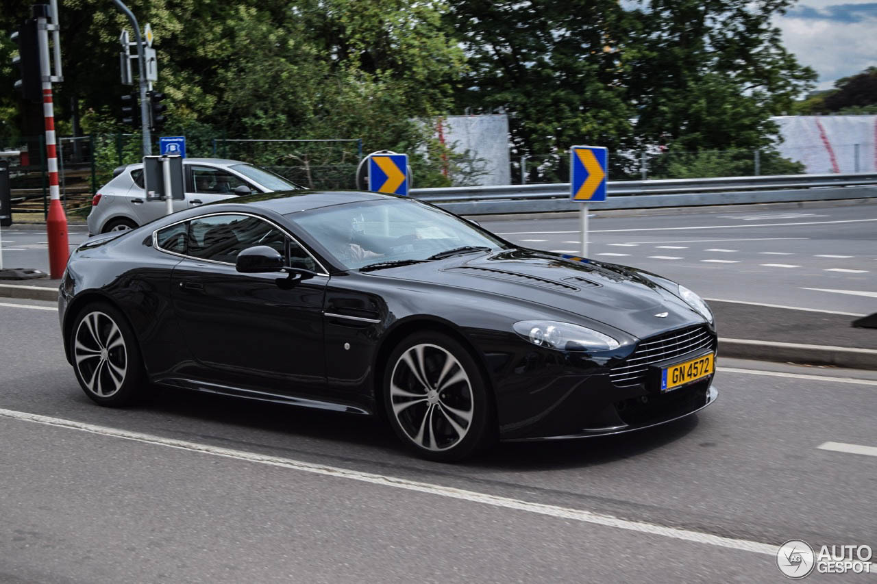 Aston Martin V12 Vantage