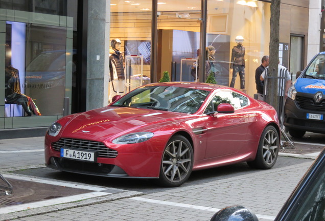 Aston Martin V8 Vantage 2012