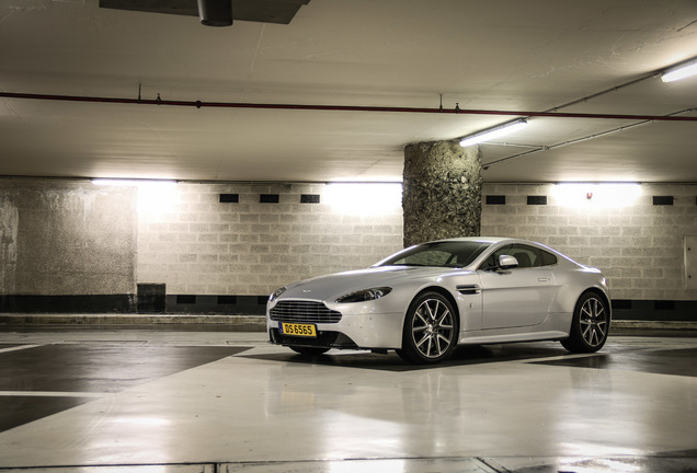 Aston Martin V8 Vantage S