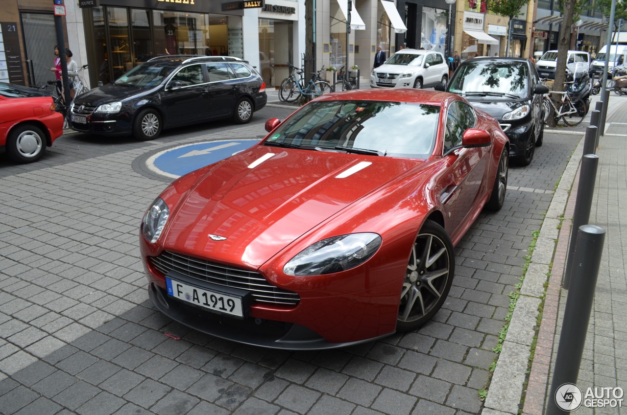 Aston Martin V8 Vantage 2012