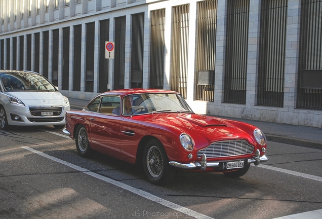 Aston Martin DB4 Series V