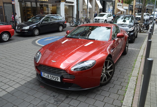 Aston Martin V8 Vantage 2012