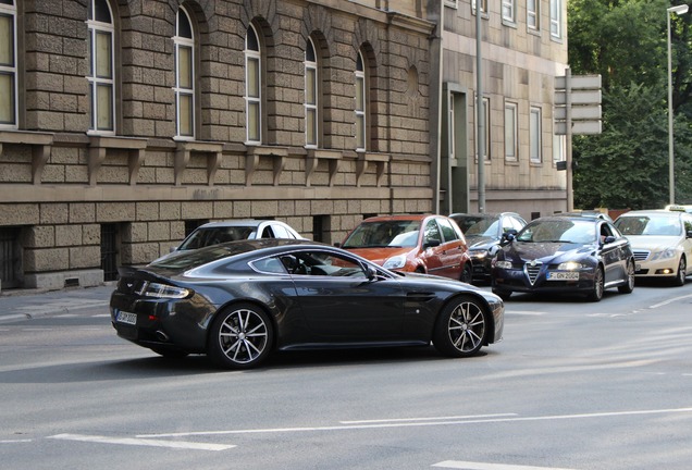 Aston Martin V8 Vantage S