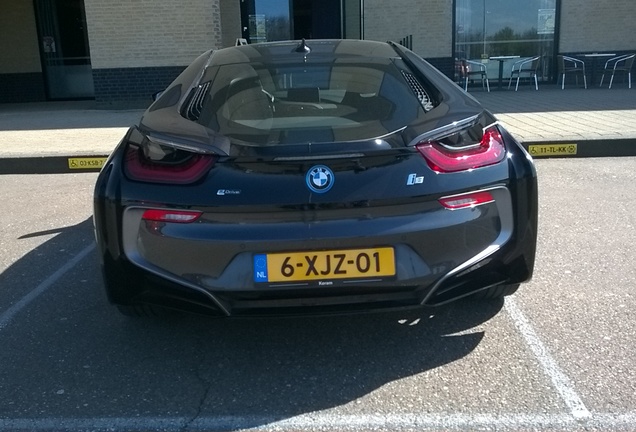 BMW i8