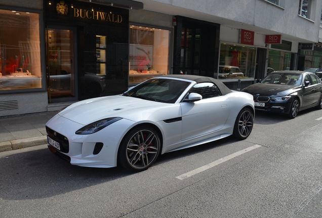 Jaguar F-TYPE R AWD Convertible